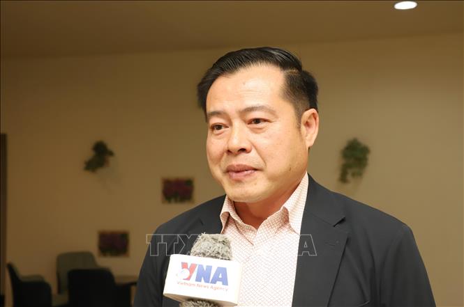 Ông Somsaat Ounsida, Phó Tỉnh trưởng tỉnh Khammouane, chia sẻ về chính sách nhằm thu hút doanh nghiệp Việt Nam và doanh nghiệp nước ngoài đầu tư vào địa phương. Ảnh: Xuân Tú - PV TTXVN tại Lào