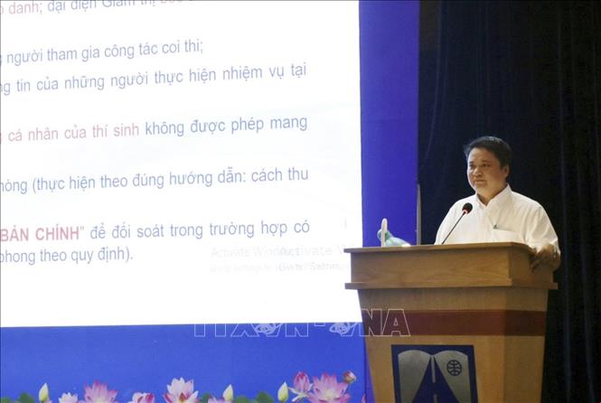 Phổ biến các quy định về coi thi. Ảnh: Nguyễn Cúc-TTXVN 