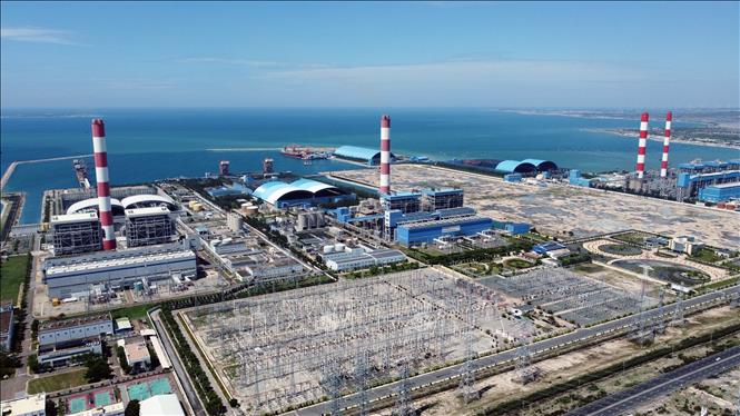 TBA 500kV Vĩnh Tân là một điểm nút quan trọng để kết nối với lưới điện quốc gia, gồm có Trung tâm điện lực Vĩnh Tân và các nhà máy điện NLTT đấu nối vào hệ thống. Ảnh: Huy Hùng - TTXVN