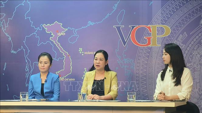 Thứ trưởng Bộ Dân tộc và Tôn giáo Nông Thị Hà, Ủy viên Ban chỉ đạo Trung ương triển khai xóa nhà tạm, nhà dột nát trên phạm vi cả nước. Ảnh: Chu Thanh Vân - TTXVN