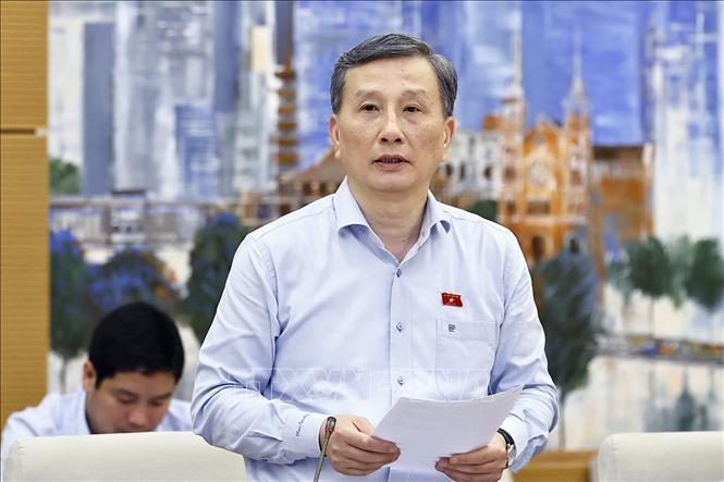 Chủ nhiệm Ủy ban Khoa học, Công nghệ và Môi trường của Quốc hội Lê Quang Huy trình bày tóm tắt báo cáo giải trình, tiếp thu, chỉnh lý. Ảnh: Doãn Tấn - TTXVN