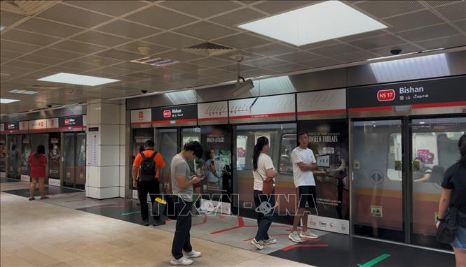 Điểm chờ tại một nhà ga MRT ở Singapore. Ảnh: Tất Đạt - PV TTXVN tại Singapore
