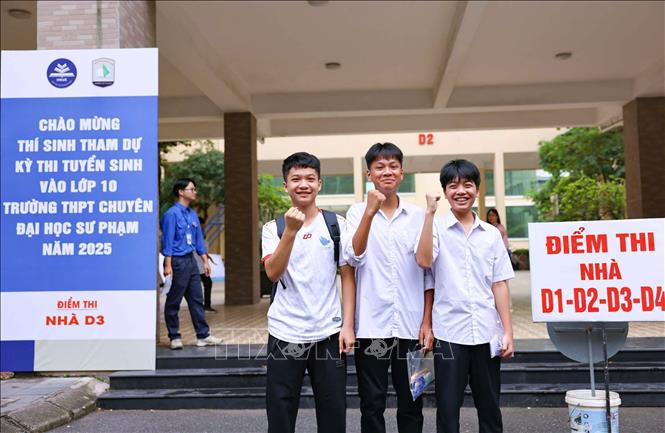 Thí sinh tự tin chinh phục kỳ thi. Ảnh: Thanh Tùng - TTXVN
