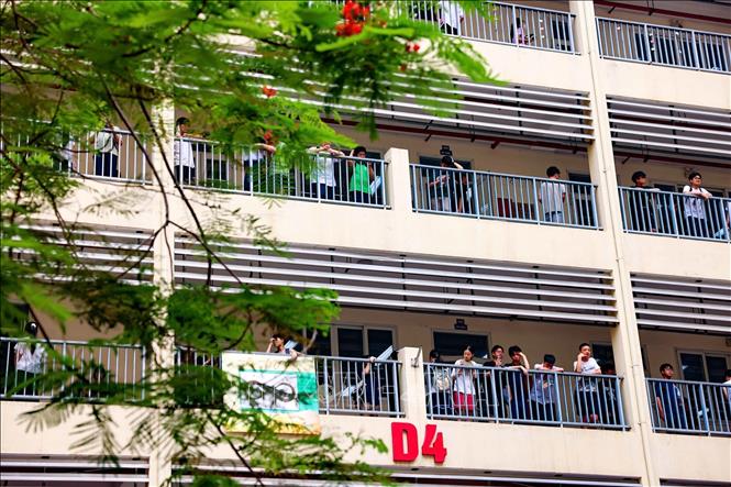 Với hơn 5.700 thí sinh dự thi, hội đồng tuyển sinh chia thành 8 điểm thi với 210 phòng thi và tổng chỉ tiêu của trường là 420 học sinh. Ảnh: Thanh Tùng - TTXVN