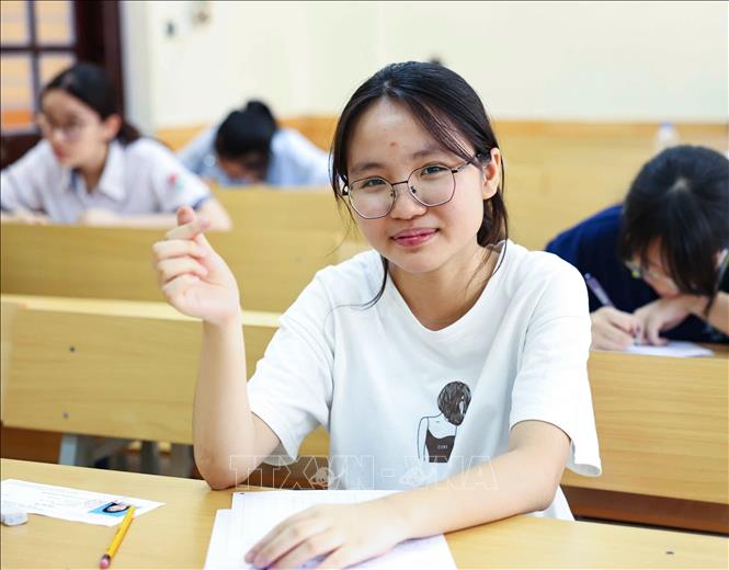 Thí sinh tự tin chinh phục kỳ thi. Ảnh: Thanh Tùng - TTXVN