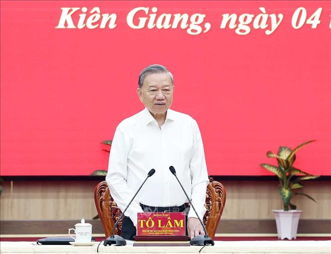 Tổng Bí thư Tô Lâm phát biểu chỉ đạo tại cuộc làm việc với Ban Thường vụ Tỉnh ủy Kiên Giang và Thường trực Tỉnh ủy An Giang. Ảnh: Thống Nhất – TTXVN