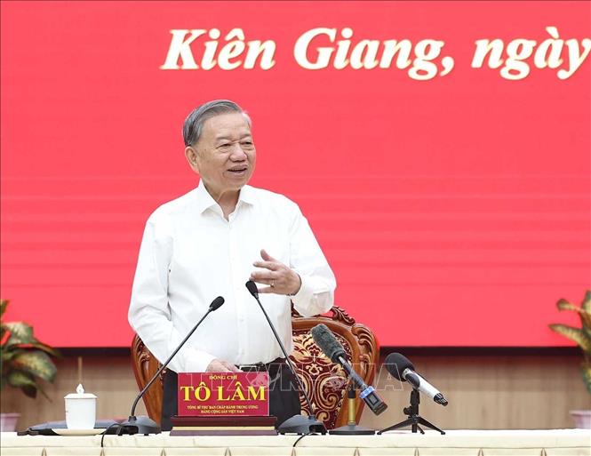 Tổng Bí thư Tô Lâm phát biểu chỉ đạo tại cuộc làm việc với Ban Thường vụ Tỉnh ủy Kiên Giang và Thường trực Tỉnh ủy An Giang. Ảnh: Thống Nhất – TTXVN