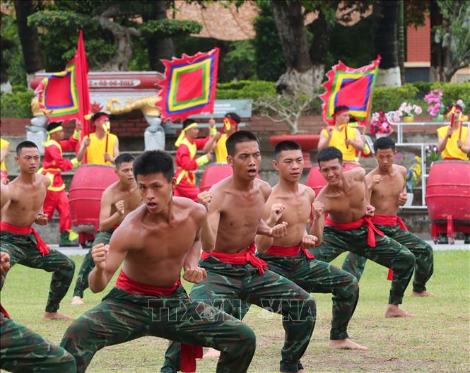 Biểu diễn ''Lục hợp Quyền chiến'' của chiến sĩ mới nhập ngũ năm 2025. Ảnh: Trọng Đức - TTXVN