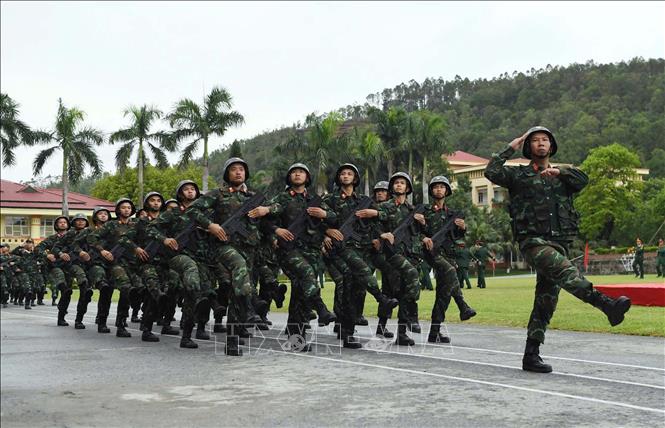 Các lực lượng thực hiện đi theo điều lệnh tại lễ tuyên thệ. Ảnh: Trọng Đức - TTXVN