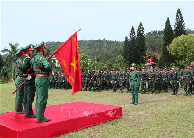 Chiến sĩ mới của Lữ đoàn đặc công 113 đọc 10 lời thề của quân nhân trong lễ tuyên thệ. Ảnh: Trọng Đức - TTXVN