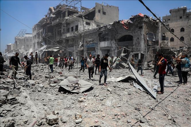 Cảnh đổ nát sau các cuộc không kích của Israel xuống thành phố Gaza ngày 31/5/2025. Ảnh: THX/TTXVN