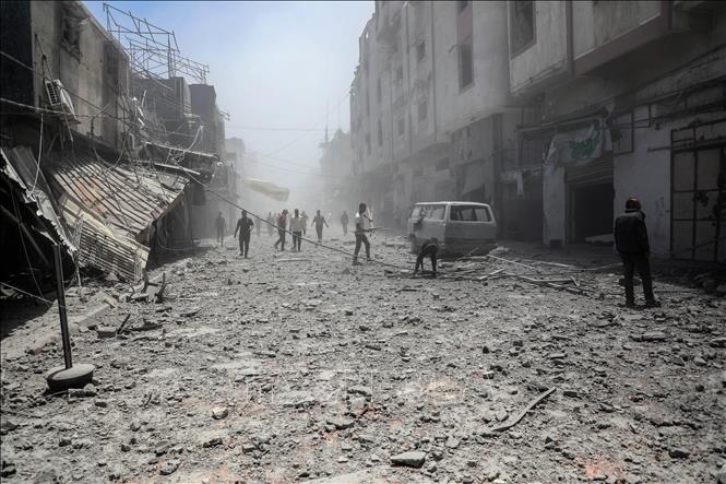 Cảnh đổ nát sau các cuộc không kích của Israel xuống thành phố Gaza ngày 31/5/2025. Ảnh: THX/TTXVN