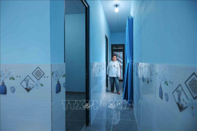 Nhà xây mới vừa được bàn giao cho gia đình anh Lieng Jrang Ha Bai (đồng bào K'Ho, xã Đạ Sar, Lạc Dương). Ảnh: Hoàng Hiếu - TTXVN
