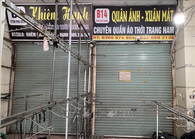 Nhiều cửa hàng tại khu vực chợ Ninh Hiệp đóng cửa, cho thuê lại mặt bằng giữa cao điểm chống hàng giả. Ảnh: Thành Phương – TTXVN