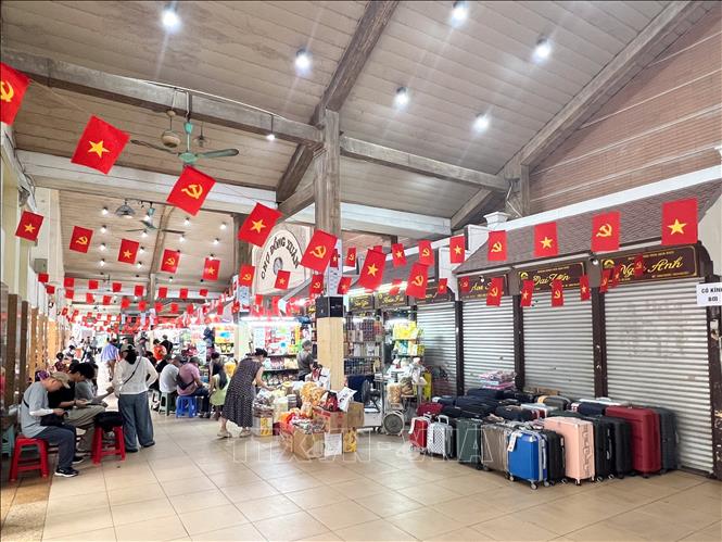 Chợ Đồng Xuân từng là nơi thu hút lượng lớn khách du lịch trong và ngoài nước khi có dịp tới Thủ đô. Ảnh: Thành Phương – TTXVN