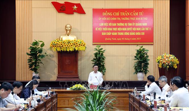 Đồng chí Trần Cẩm Tú, Ủy viên Bộ Chính trị, Thường trực Ban Bí thư phát biểu tại buổi làm việc. Ảnh: Trần Tĩnh - TTXVN
