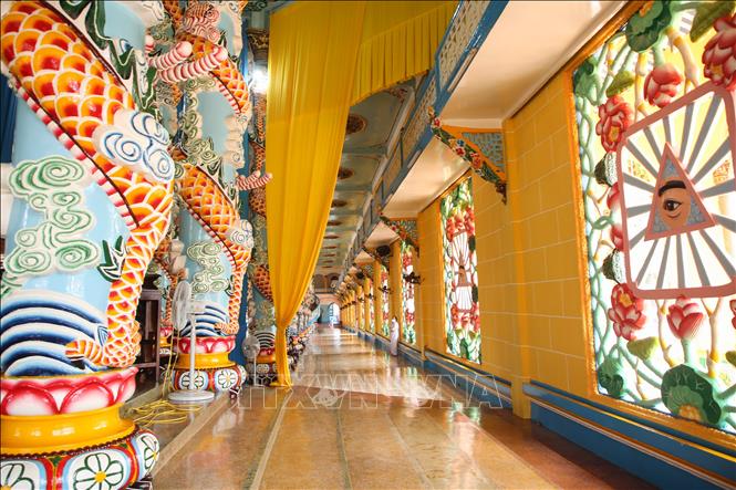Kiến trúc độc đáo bên trong Tòa Thánh Cao Đài. Ảnh: Giang Phương - TTXVN