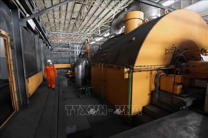 Trong ca trực vận hành sản xuất điện ở nhà máy của Công ty Cổ phần Nhiệt điện Hải Phòng tại xã Tam Hưng, huyện Thủy Nguyên, thành phố Hải Phòng. Ảnh: Phạm Hậu - TTXVN