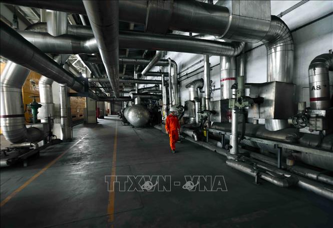 Trong ca trực vận hành sản xuất điện ở nhà máy của Công ty Cổ phần Nhiệt điện Hải Phòng tại xã Tam Hưng, huyện Thủy Nguyên, thành phố Hải Phòng. Ảnh: Vũ Sinh - TTXVN