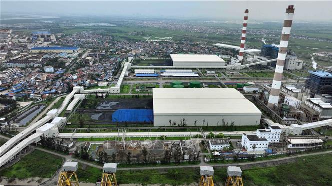 Nhà máy nhiệt điện Hải Phòng (Tập đoàn Điện lực Việt Nam), tại xã Tam Hưng, huyện Thủy Nguyên, thành phố Hải Phòng. Ảnh: Phạm Hậu - TTXVN