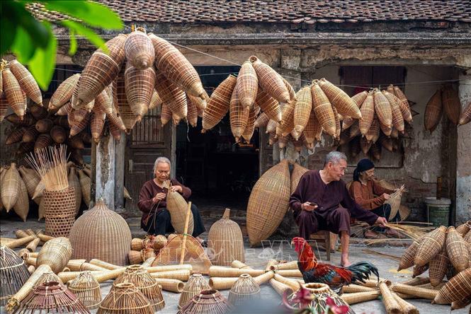 Thu Sy village attracts visitors not only by its traditional craft but also its typical beauty as an ancient village in the Red River Delta. VNA Photo: Khánh Hòa