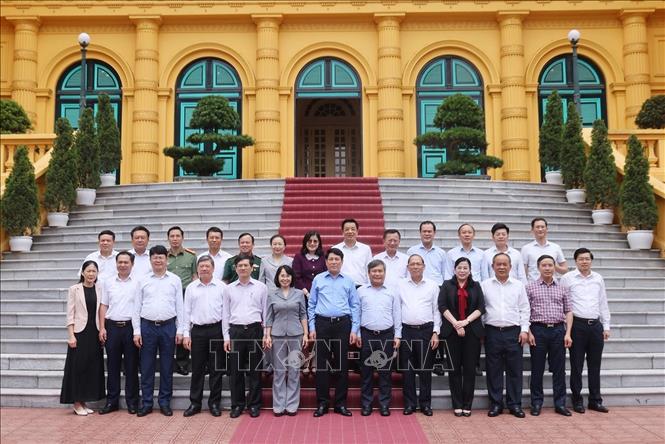 Chủ tịch nước Lương Cường với các đại biểu. Ảnh: Lâm Khánh - TTXVN