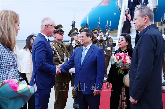 Lễ đón Thủ tướng Phạm Minh Chính và Phu nhân tại sân bay Lennart Meri Tallinna, thủ đô Tallinn. Ảnh: Dương Giang-TTXVN
