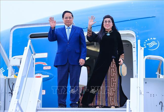 Thủ tướng Phạm Minh Chính và Phu nhân đến sân bay Lennart Meri Tallinna, thủ đô Tallinn. Ảnh: Dương Giang-TTXVN
