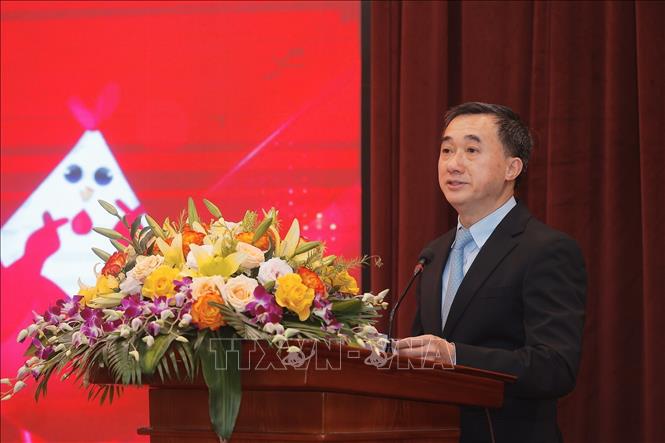 Thứ trưởng Bộ Y tế Trần Văn Thuấn phát biểu. Ảnh: Minh Quyết - TTXVN