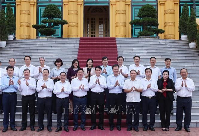 Chủ tịch nước Lương Cường với các đại biểu. Ảnh: Lâm Khánh - TTXVN