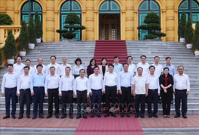 Chủ tịch nước Lương Cường với các đại biểu. Ảnh: Lâm Khánh - TTXVN