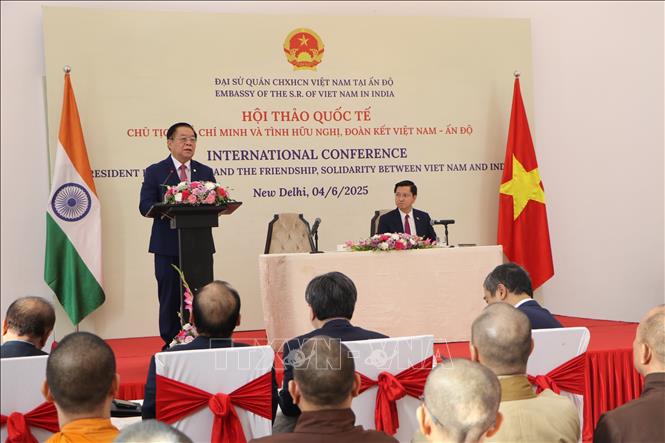 Đồng chí Nguyễn Trọng Nghĩa phát biểu tại hội thảo quốc tế “Chủ tịch Hồ Chí Minh và tình hữu nghị, đoàn kết Việt Nam - Ấn Độ”. Ảnh: Ngọc Thúy- p/v TTXVN tại Ấn Độ