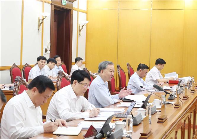 Tổng Bí thư Tô Lâm chủ trì họp Bộ Chính trị về tiến độ sắp xếp tổ chức bộ máy và đơn vị hành chính. Ảnh: Thống Nhất – TTXVN