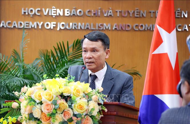 Đồng chí Nguyễn Đức Lợi, nguyên Ủy viên Trung ương Đảng, nguyên Tổng giám đốc TTXVN, Phó Chủ tịch Thường trực Hội Nhà báo Việt Nam chia sẻ về những trải nghiệm và kỷ niệm từng học tập, công tác tại Cuba. Ảnh: Văn Điệp - TTXVN