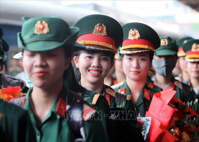 Nét duyên của các nữ chiến sĩ, quân nhân tập kết ra Hà Nội chuẩn bị lễ diễu binh, diễu hành kỷ niệm 80 năm Quốc khánh. Ảnh: An Đăng - TTXVN