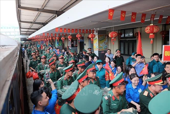Các lực lượng thứ tự cơ động trong đội hình về các địa điểm tập kết đã quy định chuẩn bị cho những ngày luyện tập. Ảnh: An Đăng - TTXVN
