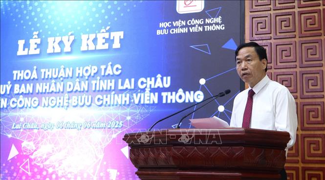 Chủ tịch UBND tỉnh Lai Châu Lê Văn Lương phát biểu tại lễ ký kết. Ảnh: Nguyễn Oanh-TTXVN