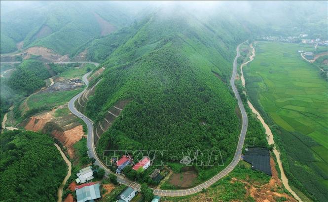 Tuyến đường nối thị xã Nghĩa Lộ (tỉnh Yên Bái) với cao tốc Hà Nội - Lào Cai, điểm đầu tại nút giao IC14 của đường cao tốc Nội Bài - Lào Cai, thuộc huyện Văn Yên, tỉnh Yên Bái đã hoàn thành, đưa vào sử dụng. Ảnh: Quốc Khánh - TTXVN