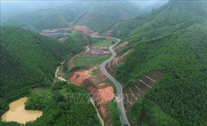 Tuyến đường nối thị xã Nghĩa Lộ (tỉnh Yên Bái) với cao tốc Hà Nội - Lào Cai, điểm đầu tại nút giao IC14 của đường cao tốc Nội Bài - Lào Cai, thuộc huyện Văn Yên, tỉnh Yên Bái đã hoàn thành, đưa vào sử dụng. Ảnh: Quốc Khánh - TTXVN