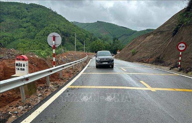 Đoạn qua huyện Văn Yên, tỉnh Yên Bái đã hoàn thành và đưa vào sử dụng. Ảnh: Quốc Khánh - TTXVN