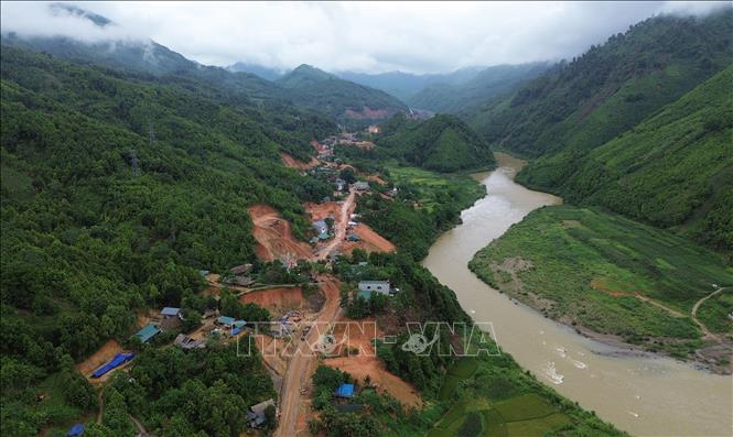 Đẩy nhanh tiến độ thi công đường kết nối giao thông các tỉnh miền núi đoạn qua tỉnh Yên Bái. Ảnh: Quốc Khánh - TTXVN
