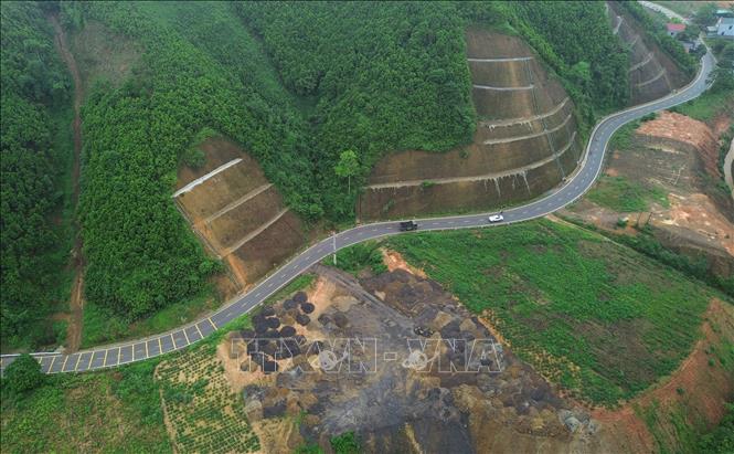 Đoạn qua huyện Văn Yên, tỉnh Yên Bái đã hoàn thành, đưa vào sử dụng. Ảnh: Quốc Khánh - TTXVN