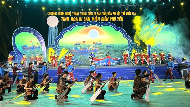 Sân khấu hoá Lễ hội cầu ngư. Ảnh: Tường Quân - TTXVN