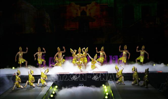 Tiết mục Múa Apsara tại đêm hội. Ảnh: Tường Vi – TTXVN