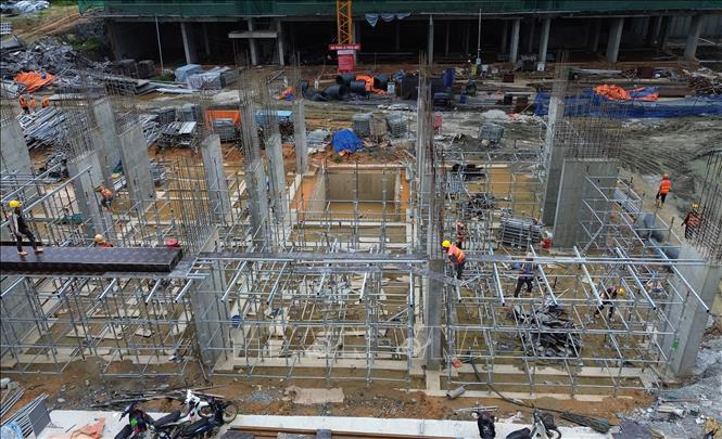 Block 4 toà nhà ở xã hội cao 12 tầng Hacom Riverside của Công ty Cổ phần Đầu tư Hacom đang được triển khai tại bờ tả sông Hồng, xã Vạn Hoà, thành phố Lào Cai. Ảnh: Quốc Khánh - TTXVN