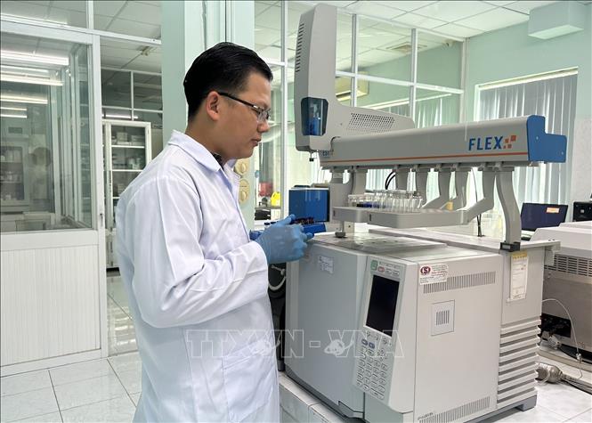 Thất bại cho kỹ sư Phạm Quang Thắng quyết tâm để hoàn thiện mình và đạt được các mục đích cao hơn trong nghiên cứu khoa học. Ảnh: TTXVN phát