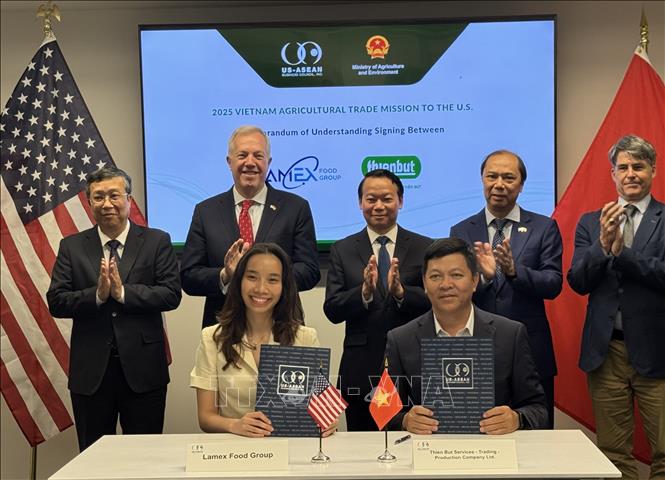 Vietnamese businesses sign 20 MoUs to import agricultural products from the US, with a total estimated value of up to 3 billion USD. VNA Photo: Đoàn Hùng 