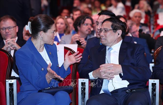 Thủ tướng Phạm Minh Chính trao đổi với Công chúa Thụy Điển Victoria Ingrid Alice Desiree. Ảnh: Dương Giang-TTXVN 