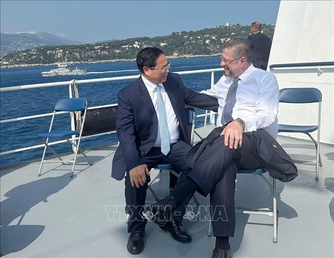 Vietnamese Prime Minister Pham Minh Chinh meets President of Costa Rica Rodrigo Chaves. VNA Photo: Dương Giang