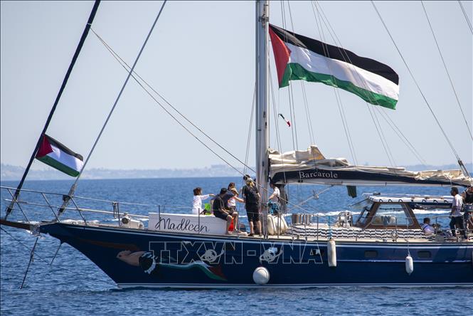 Tàu cứu trợ Madleen của Tổ chức Freedom Flotilla Coalition. Ảnh: AA/TTXVN